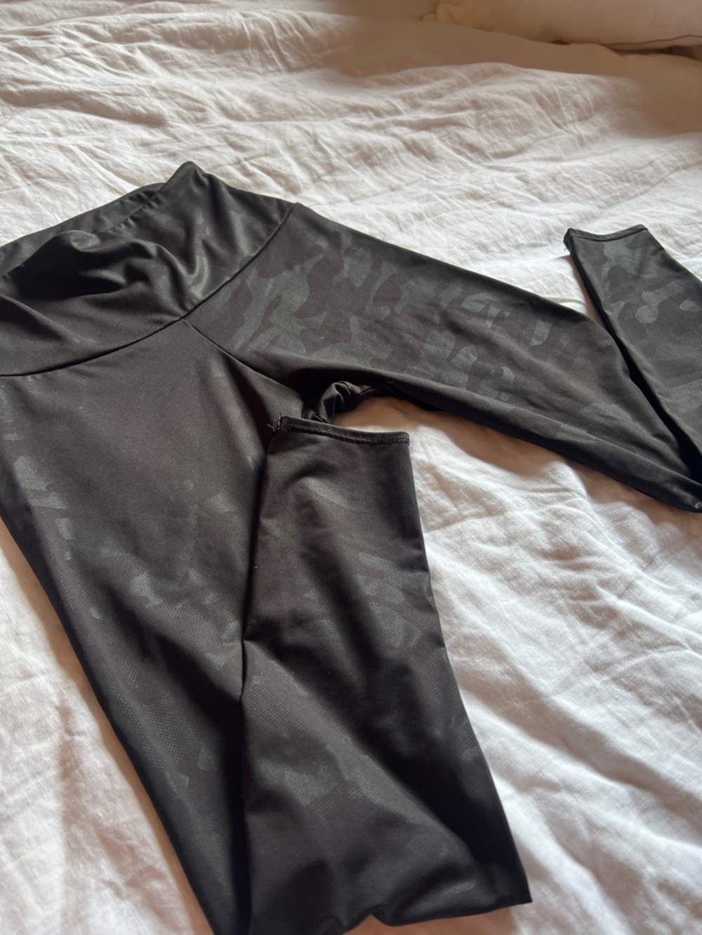 Onsie Black camo High-Rise Leggings